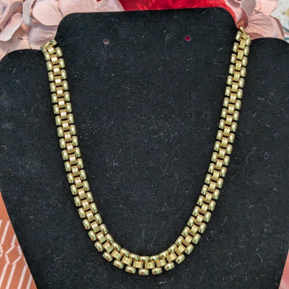 Vintage Monet gold tone necklace